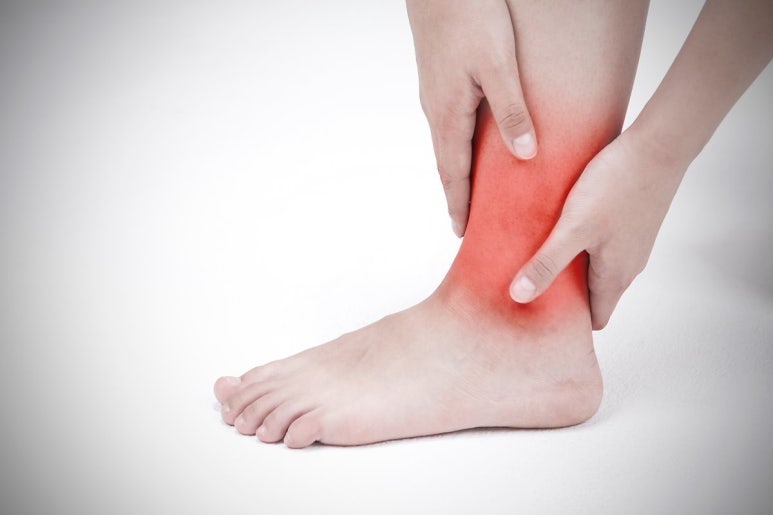 발목 염좌 후 인대가 늘어났어요. 과연 인대만 다쳤을까요? [발목 관절염 한의원]