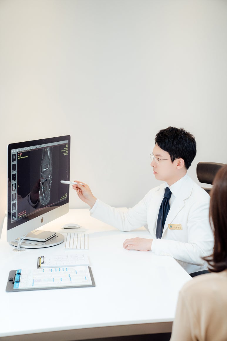 인대 염좌 파열시 X-ray에 보이지 않는 골절이 동반되기도 합니다 - 화곡역한의원