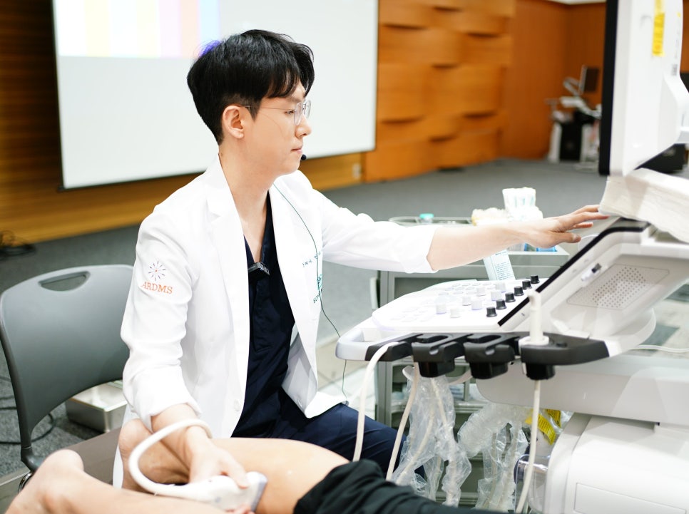 어깨 통증 [회전근개 파열 vs 건염], 초음파로 정밀 진단하고 치료하는 방법은?